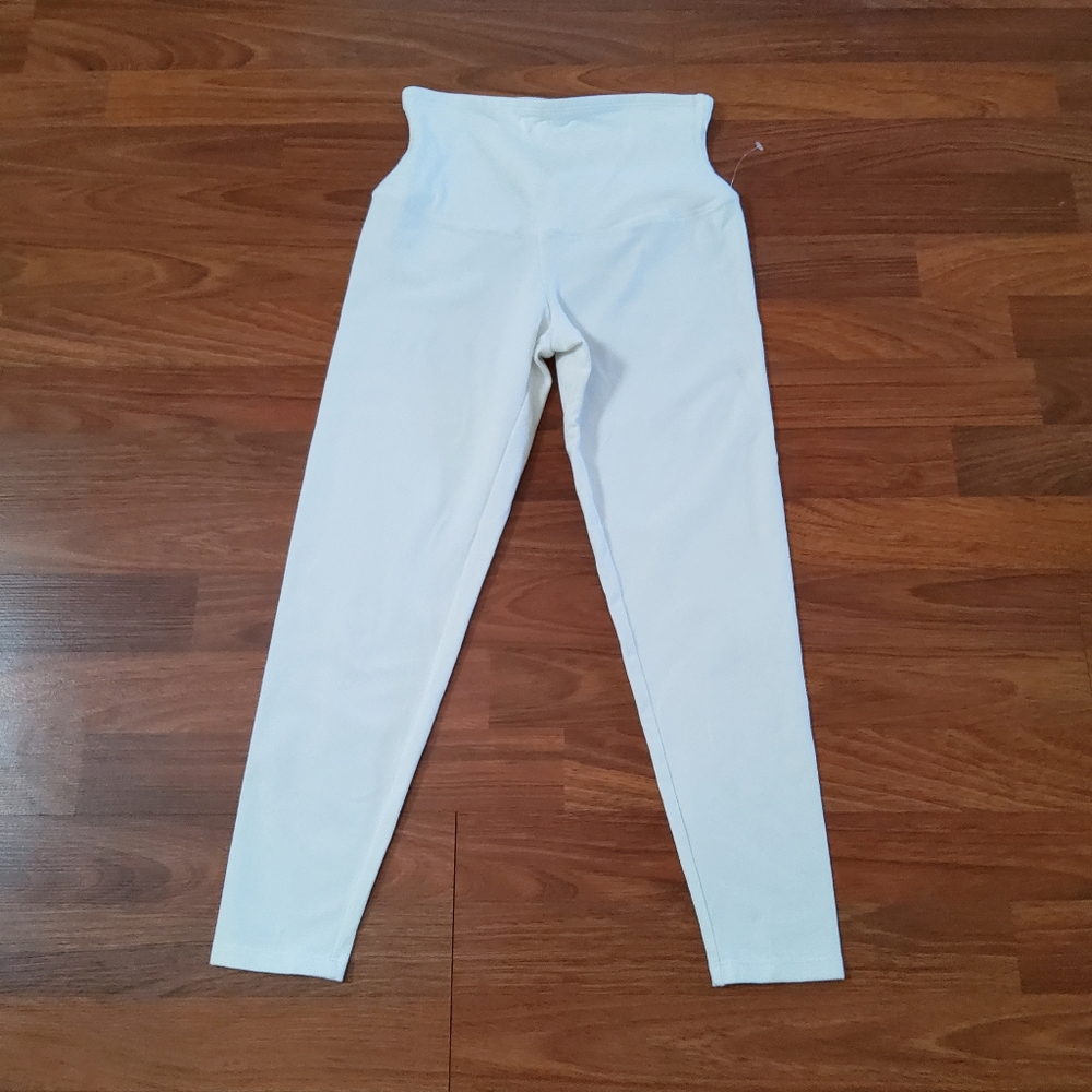 Yummie Capi Crop Leggings Size S White New